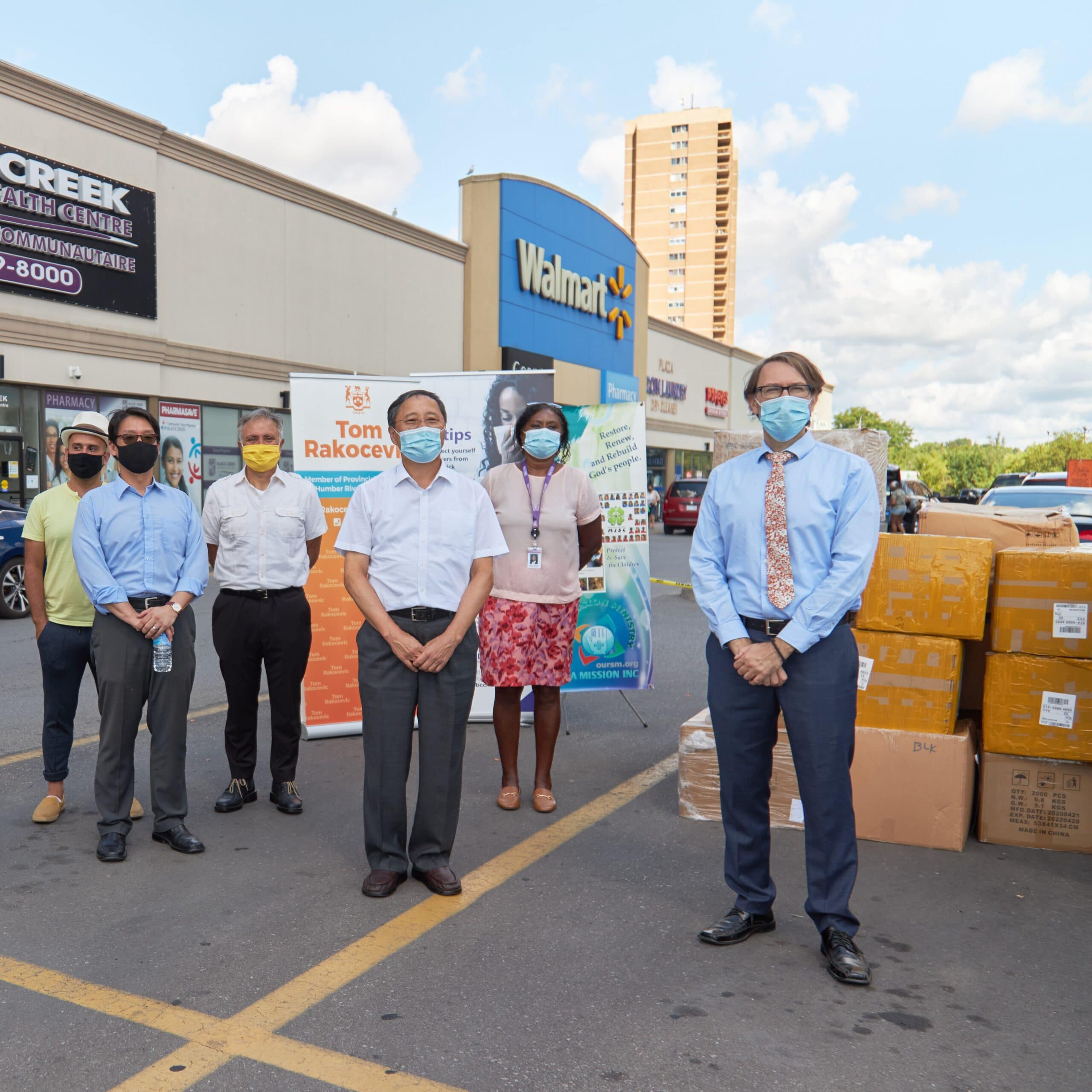 Masks were handed out to the Black Creek Community Health Centre at Sheridan Mall. (Photo: Maria Garcia)